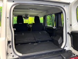 後席を格納すると、これだけの広さが!シーンに合わせたシートアレンジで、大きな荷物も積むことが出来ます♪