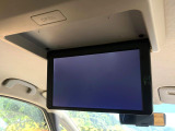 【フリップダウンモニター】大画面モニターで後席でもエンタメをお楽しみいただけます。小さなお子様にも大人気の装備です♪