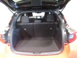 大きく開くラゲッジスペースです。左右独立でリアシートが倒れるので長尺の荷物も積むことが可能です。