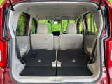普段のお買い物や通勤、送迎等に十分な荷室スペースを確保しております。セカンドシートを倒すと、大きな荷物の積載も可能です♪