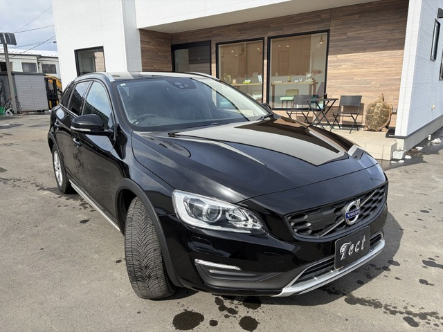 V60クロスカントリーD4 SE ディーゼル