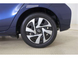 純正15インチスチールホイルでフルキャップです。タイヤサイズは185/60R15になります!