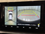 パノラミックビューモニターを装備。駐車場や交差点でクルマを真上から見るように周囲を確認できます。機能の詳細は販売店スタッフまでおたずねください。