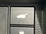 【パワーバックドア】スマートキーや運転席のボタンを押すだけでリアゲートが自動で開閉します!荷物を持っている時や、高い位置にあるバックドアを閉める際に便利な機能です♪
