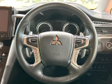 【純正革巻きステアリング】上質な革を使用することで、手にしっかり馴染みとても運転しやすいハンドルです♪