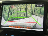 【バックカメラ】駐車時に後方がリアルタイム映像で確認できます。大型商業施設や立体駐車場での駐車時や、夜間のバック時に大活躍!運転スキルに関わらず、今や必須となった装備のひとつです!
