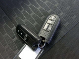 キーフリーシステム搭載!スマートキーをポケットやカバンに入れておくだけでドアの施錠・開錠やエンジンスタートの操作が簡単です!