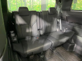 3列目シートはもちろん状態良好☆大人でもゆったりと座って頂けますので、大人数でのお出かけもラクラクです♪ご家族で、気の知れた仲間で、ドライブに行くのが楽しみですね♪