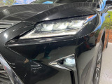 【三眼LEDヘッドライト】スタイリッシュな見た目の三眼LEDヘッドライトを装備♪スタイルだけでなく、夜間の走行も視界良好で安心してお乗りいただけます。