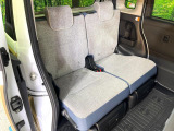 後部座席も気になるようなキズ・汚れやへたり等、大きなダメージはなく、良好な状態です。