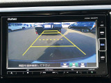 【バックモニター】後ろのカメラの映像をモニターに映し出すことができます!後方の見えない死角や、障害物との距離感をしっかり確認することができます!駐車が苦手な方におすすめです。