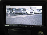 バックカメラ付です。後退時に後方を確認しやすくなっております!!