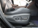 パワーシート搭載。微妙な調整が手軽にでき、ピッタリなポジションで運転することが可能です。