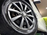 【15インチアルミホイール】外観にマッチしたアルミホイールを装着しております。各種アルミホイールや、スタッドレスタイヤも取扱いしております。是非ご相談ください♪