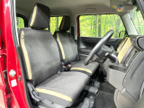 運転席シート廻りは使用感も少なく、良好な状態となっています。前オーナー様が丁寧に使っていたことがよくわかりますね。