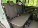 後部座席も気になるようなキズ・汚れやへたり等、大きなダメージはなく、良好な状態です。
