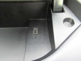 運転席前にUSBソケットがあります♪♪ここでスマホの充電できちゃいます♪♪