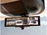 【インテリジェント ルームミラー】!車両後方のカメラ映像をミラー面に映し出すので、車内の状況や、天候などに影響されずクリアな後方視界が得られます!