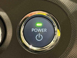 電子カードキーを携帯していれば、ボタンを押すだけでエンジンの始動がスマートに行えます