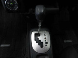 素早くシフトができるゲート式シフト。Sモード切替付で、パワー感ある走行も可能です。