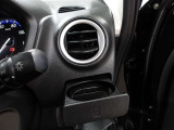 運転席のカップホルダーはエアコンの吹き出し口の前にありますので冷やしたり温めたり出来ます☆