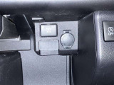 充電用USB端子付き。スマートフォンなどの充電に便利です。