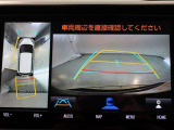 パノラミックビューモニター付きです。車両を上から見たような映像をモニター画面に表示。運転席からの目視では見にくい、車両周辺の状況をリアルタイムでしっかり確認できます。