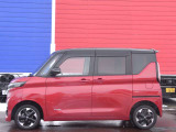 4WD+プロパイロットで高速道路のドライブにゆとりと自信の走行が可能ですね!プロパイロットなら家族の会話が弾みます。ボディカラーは美しいスパークリングレッドP/ブラックP2トーン。