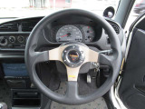 MOMOステアリングを取付けました。目立つスレや、いたみなく良好な状態です。