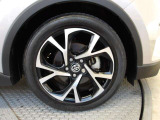 純正18インチアルミ!タイヤサイズは225/50R18です