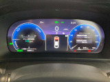 スッキリしたデザインのメーターは運転時の視線移動が少なくて済むので、安全性にも一役かってくれます。