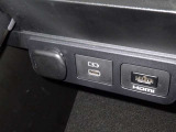 こちらのクルマはHDMI接続コネクタも装備されています♪スマホに接続すればお好きな音楽や映像も流せます!今の時代、さまざまな方法で音楽や動画を楽しめますね!
