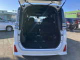 リヤシートを倒せば、さらに大きなお荷物が積めて大活躍します!