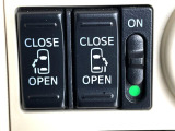 【両側パワースライドドア】スマートキーや運転席のスイッチで後席両側スライドドアの開閉が可能♪電動だから力を入れてドアを開ける必要が無く、小さなお子様でも簡単に開け閉めでき快適です♪
