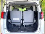 普段のお買い物や通勤、送迎等に十分な荷室スペースを確保しております。セカンドシートを倒すと、大きな荷物の積載も可能です♪