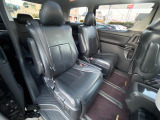 後部座席も気になるようなキズ・汚れやへたり等、大きなダメージはなく、良好な状態です。