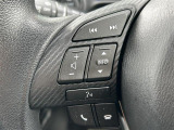 【ステアリングスイッチ】手元のボタンから、オーディオやナビなどの操作ができるので、よそ見をせずに安全に運転に集中できます。