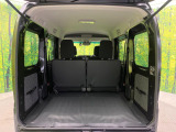 普段のお買い物や通勤、送迎等に十分な荷室スペースを確保しております。セカンドシートを倒すと、大きな荷物の積載も可能です♪