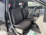 【運転席】運転席やその他のシートに座っていただき、エンジンをかけていただく事も可能です。