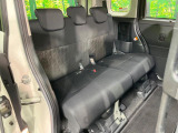 後部座席も気になるようなキズ・汚れやへたり等、大きなダメージはなく、良好な状態です。