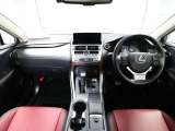 上質で落ち着いた印象のインパネ。視界も広々で運転しやすいです。
