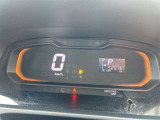 整備スタッフは国家資格を持つプロの整備士です。車検の受入/中間/完成検査と保安基準発行のすべても自社で行います。