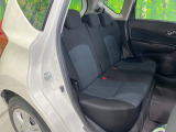 後部座席も気になるようなキズ・汚れやへたり等、大きなダメージはなく、良好な状態です。