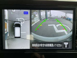 『アラウンドビューモニター』は、空から見下ろすような視点で、スムースな駐車と安全確認をサポートします。