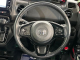 インテリアに合わせたデザインのステアリングは、運転される方のことも考え、運転しやすい形状、大きさです。是非一度、実際に触ってお確かめください。