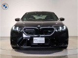 【キドニーグリル】BMWは約90年もの間、ほぼ全ての車両にひと目でBMWだと分かるこの特徴的なフロントグリルが備えられ、デザイン・アイコンとして親しまれてきました。