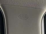 運転席、助手席のエアバッグはもちろん、サイドエアバッグも装備しています。ワンランク上の安全性を求めているお客様にオススメの装備です。