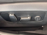 運転席になります。