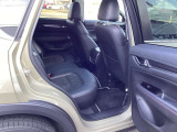 後部座席もスペース広々です。ロングドライブも快適にお楽しみいただけます!室内気になるにおいもありません♪
