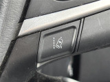 【レーンディパーチャーアラート(LDA)】クルマが車線または走路から逸脱する可能性がある場合に、ブザーまたはハンドルの振動により注意をうながします。機能には限界があるためご注意ください。